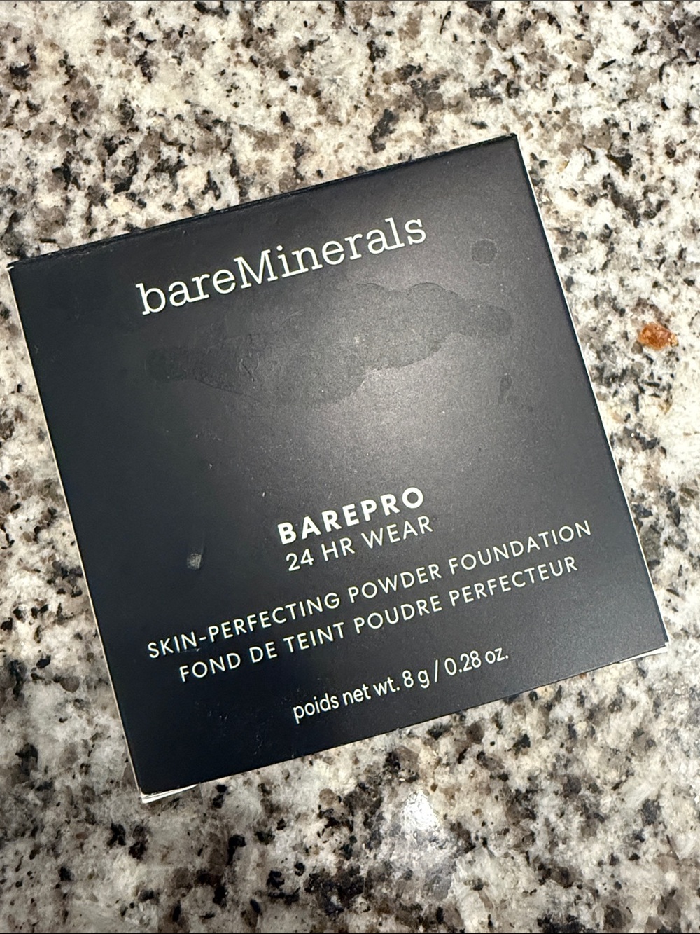 bareMinerals BarePro 24 Hr Wear Skin-Perfecting Powder Foundation in Light Cool
